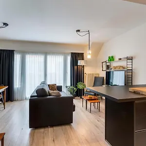 Appartement Retro Woning Te Centrum Oostende, 5min De Kust, Oostende
